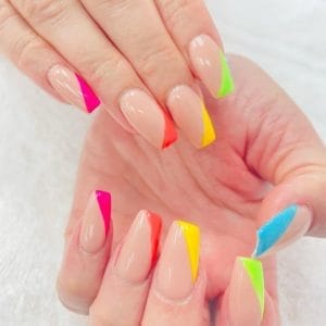 Felle en levendige gelnagel trends van 2023 201512547 350455373110750 3054192181317670820 n