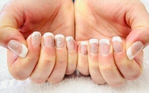 French manicure: 3 handige tips en leuke ideeën! 273771119 1127040631170593 7730248147610432938 n 1