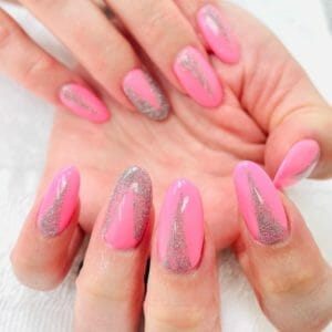 3 nieuwe tips voor roze gelnagels met glitter! 280078591 360273775936281 1542596319477868374 n