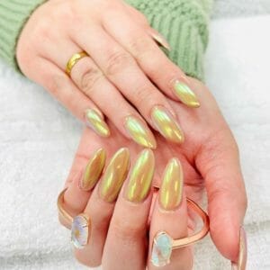 Gelnagels in zomerkleuren: 5 nieuwe tips 317032927 141406795351119 5244545026239069207 n 1
