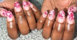 French manicure: 3 handige tips en leuke ideeën! 321044133 1105226923479940 336480990339797043 n