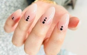De minimal nail trend van 2023 325908195 5571468159645508 490650640477481154 n 2