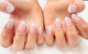 Minimalistische gelnagels ontwerpen 385030868 18251310316202449 3336702401728649103 n