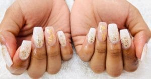 Minimalistische gelnagels ontwerpen 385035821 18251597329202449 8641670707349758337 n