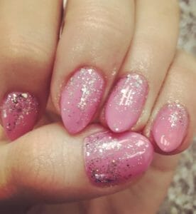 3 nieuwe tips voor roze gelnagels met glitter! 50241672 251921232390428 8095443229427816720 n