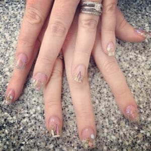 Super stralende gelnagels voor pasen: 3 tips! 91350010 233794217774146 2253371330027418547 n