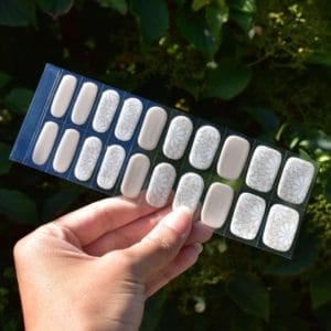 By Emily® Gel Nail Wraps & Gellak Stickers - Beige Bouquet - Nagelstickers - Gel Nagel Folie - DIY Manicure - Langhoudende Nail Art - UV LED Lamp Vereist - Trendy Designs - Nagelstickers Kerst - Kerst Stickers - Veilig voor Nagels - 20 Stickers