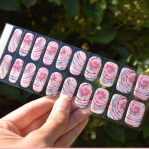 By Emily® Gel Nail Wraps & Gellak Stickers - Color Carousel - Nagelstickers - Gel Nagel Folie - DIY Manicure - Langhoudende Nail Art - UV LED Lamp Vereist - Trendy Designs - Nagelstickers Kerst - Kerst Stickers - Veilig voor Nagels - 20 Stickers