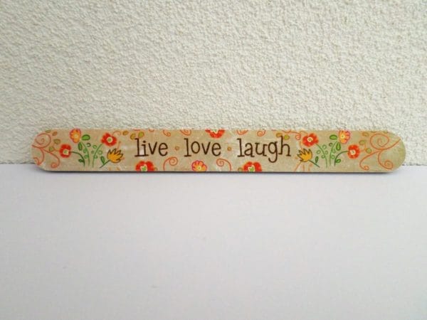 Jean products - nagelvijl - live love laugh - beige - 17,8 cm lang - 2 cm breed - 4 mm dik - 1 nagelvijl in een hoesje