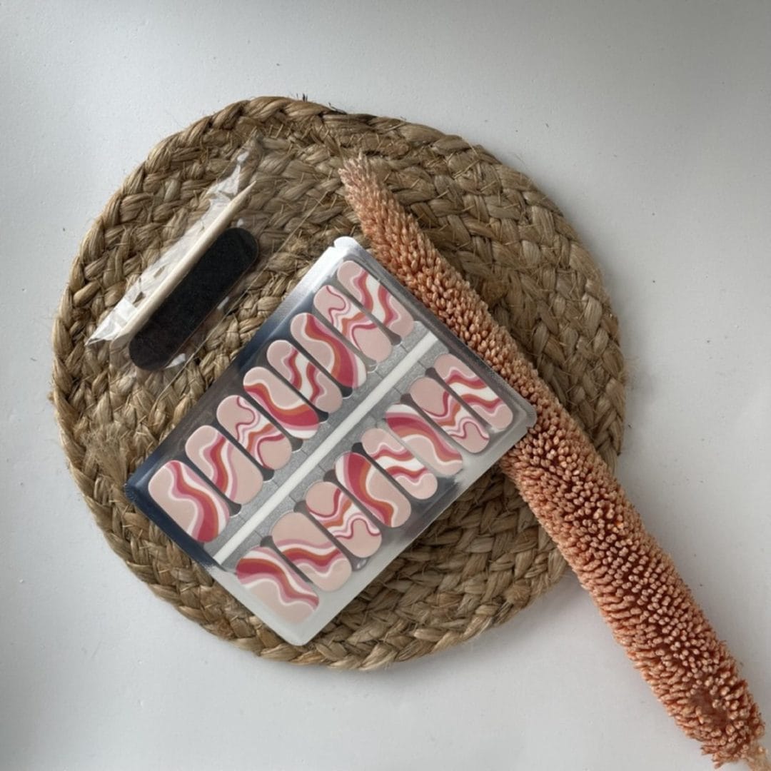 Nailwrapz - pink rainbow - nagel wraps - nagelstickers- geen uv lamp nodig - thuis manicure Nailwrapz - pink rainbow - nagel wraps - nagelstickers- geen uv lamp nodig - thuis manicure