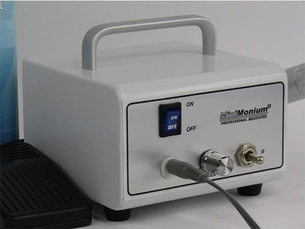 Professionele nagelfrees - podomonium minimonium - nagelstylist - droogfrees - student pedicure Professionele nagelfrees - podomonium minimonium - nagelstylist - droogfrees - student pedicure