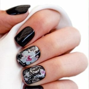 SD Press on Nails - B-Series - Plaknagels - Nagelset 20 Nagels - B132 Zwart Bloemen - Gellak - Nagellak - Kort Recht- Nageltips - Nepnagels met Lijm - Kunstnagels - Nail Art - Handmade - Valse nagels - Nagelvijl - Accessoires - Korte Nagels - Square