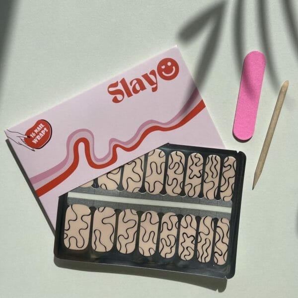 Slayo - nail wraps -- boldly beige -- nagel wraps - nail stickers - diy - nail art - nagelstickers - geen lamp nodig