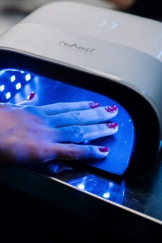 Zelf gelnagels zetten: De complete handleiding pexels cottonbro 3997392