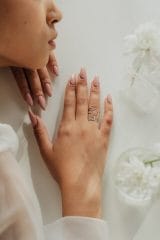 Nagels met nude tinten gellak